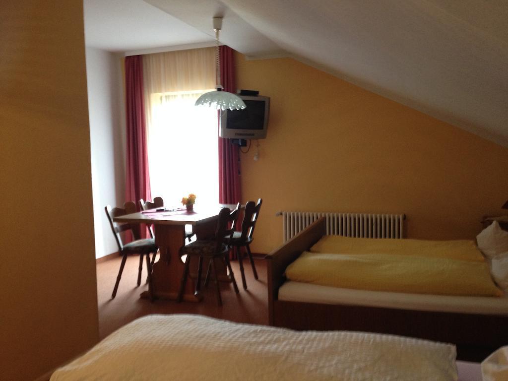 بودنمايس Gasthaus Pension Sternknockel الغرفة الصورة